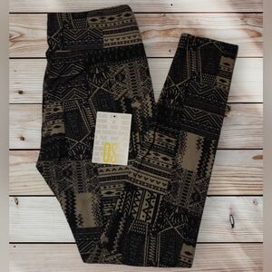 Buttery-soft, Form-fitting leggings